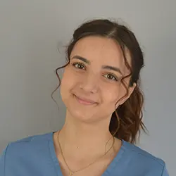 Portrait von Sara